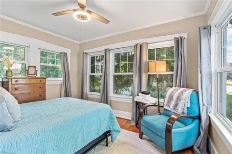 Bedroom - 84 Hillcrest Dr, High Point, NC 27262 photo 4 of 9