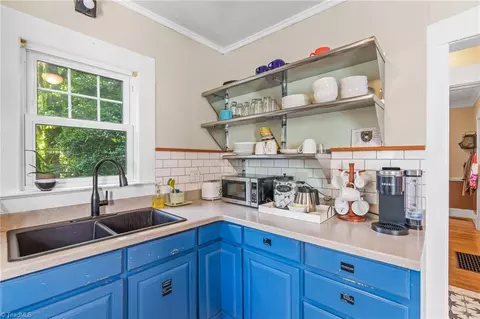 Kitchen - 84 Hillcrest Dr, High Point, NC 27262 photo 3 of 6