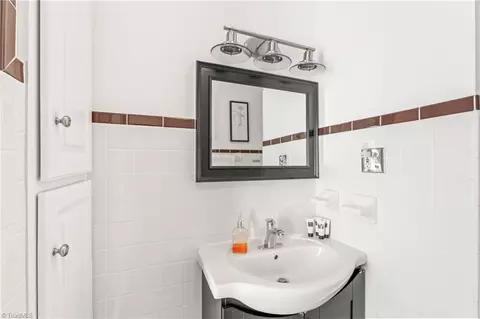 Bath - 84 Hillcrest Dr, High Point, NC 27262 photo 7 of 7