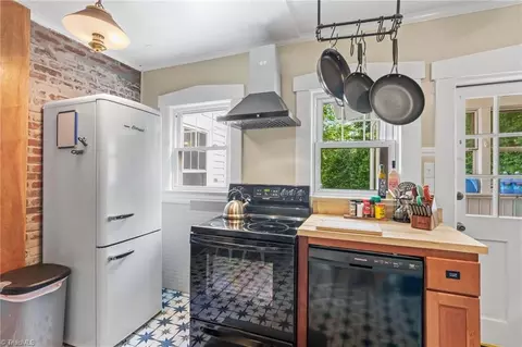 Kitchen - 84 Hillcrest Dr, High Point, NC 27262 photo 5 of 6