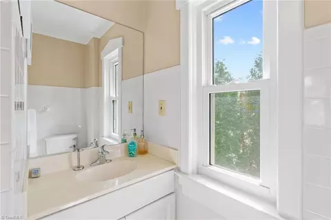 Bath - 84 Hillcrest Dr, High Point, NC 27262 photo 1 of 7