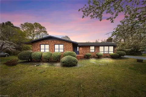 5206 Ventura Dr, Greensboro, NC 27406