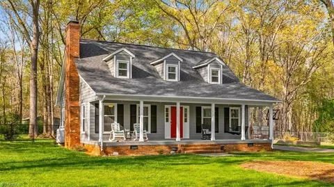 2575 Hickory Dr, Asheboro, NC 27205