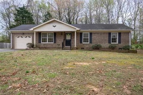 5408 Hiddenbrook Dr, Mcleansville, NC 27301