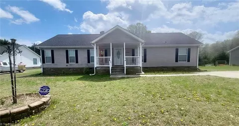 5514 Red Cedar Ct, Mcleansville, NC 27301