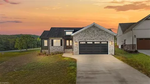 2542 High Meadow Dr, Asheboro, NC 27205