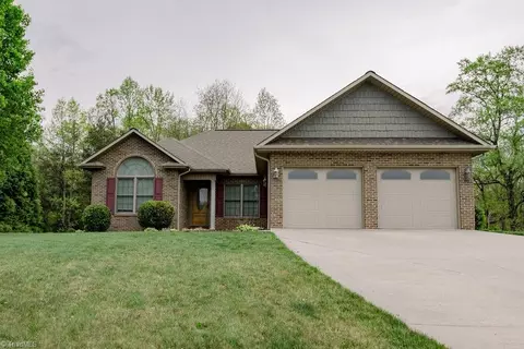 135 Amber Ln, Wilkesboro, NC 28697