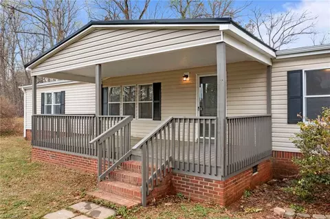 329 Reavis Rd, Harmony, NC 28634 photo 2