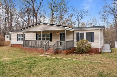 329 Reavis Rd, Harmony, NC 28634
