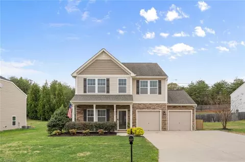 4227 Lochurst Dr, Pfafftown, NC 27040