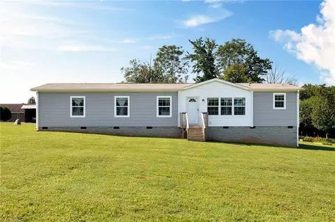 61 Alamance Dr, Reidsville, NC 27320