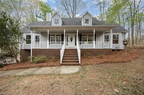 5277 Bridge Pointe Dr, Clemmons, NC 27012