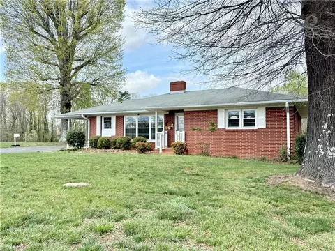 1643 Nc Highway 770, Sandy Ridge, NC 27046