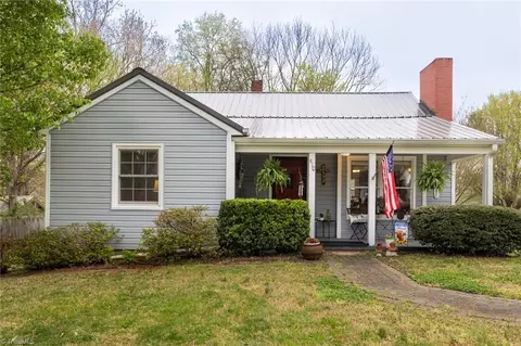 410 Carolina Ave N, Boonville, NC 27011