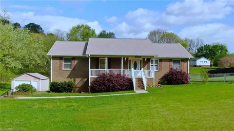 3555 Meadow Ct, Trinity, NC 27370 photo 2