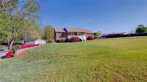 3555 Meadow Ct, Trinity, NC 27370 photo 3