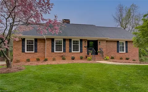 390 Dover Dr, Winston Salem, NC 27104