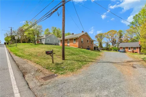 4478 Ogburn Ave, Winston Salem, NC 27105