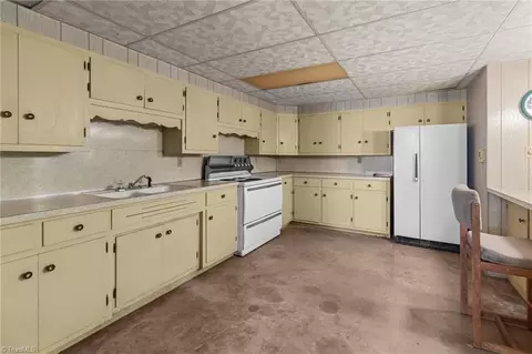 Kitchen - 407 Pinecroft Ln, Spencer, NC 28159 photo 5 of 5