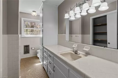 Bath - 407 Pinecroft Ln, Spencer, NC 28159 photo 1 of 5