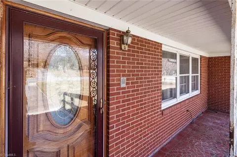Entry Way - 407 Pinecroft Ln, Spencer, NC 28159 photo 1 of 5