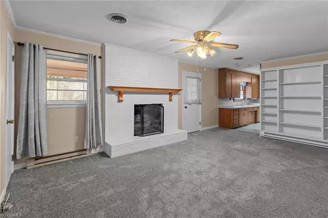 Living - 407 Pinecroft Ln, Spencer, NC 28159 photo 3 of 4