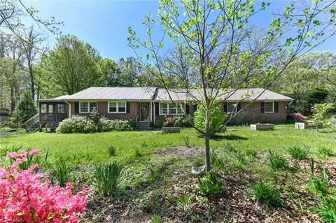 2518 Woodlyn Way W, Greensboro, NC 27407