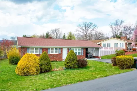153 Sunset Dr, Sparta, NC 28675