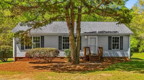 7714 Riverside Rd, Seagrove, NC 27341