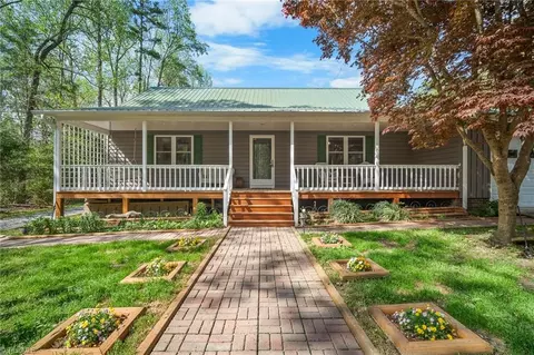 148 Reeder Rd, Seagrove, NC 27341