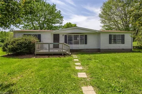 122 Clebourne Ln, Reidsville, NC 27320