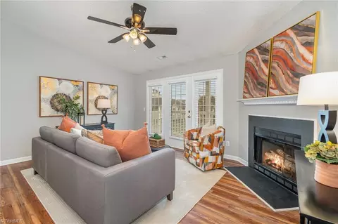 7141 Friendly Ave W #H, Greensboro, NC 27410
