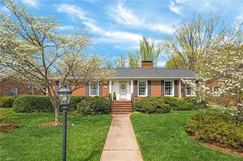 2812 Northampton Dr, Greensboro, NC 27408