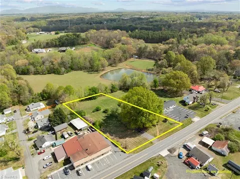 View/Area - 313 King St E, King, NC 27021 photo 2 of 4