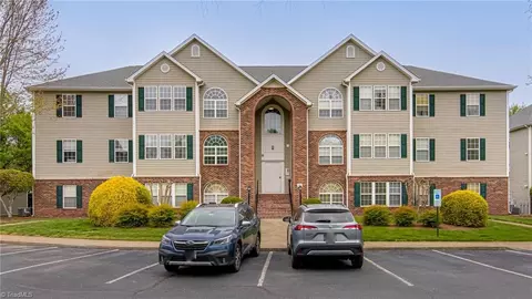 912 Scholastic Ct, Winston Salem, NC 27106