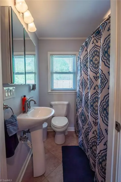 Bath - 314 Monnell Dr, High Point, NC 27265 photo 2 of 4