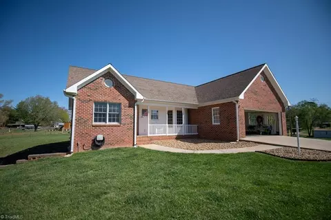 4106 Double B Trl, Hamptonville, NC 27020