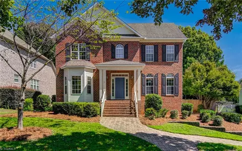 3205 Cross Tree Rd, Winston Salem, NC 27106