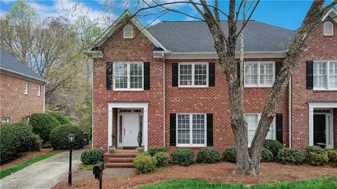 8 Dutchmans Pipe Cv, Greensboro, NC 27455