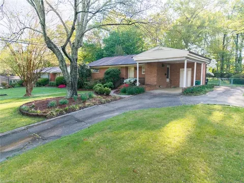 605 Westchester Dr, High Point, NC 27262