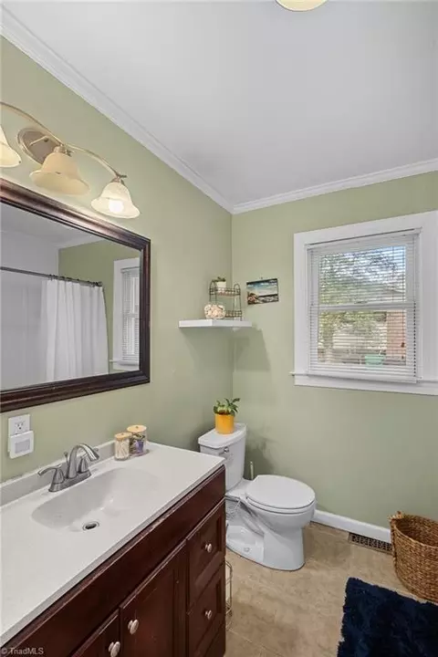 Bath - 511 Sherbrook Dr, High Point, NC 27262 photo 1 of 2