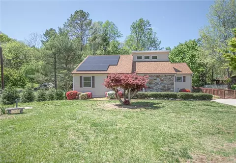 4746 Cloverhurst Rd, Winston Salem, NC 27103