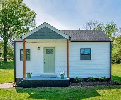 712 Dalton St, Reidsville, NC 27320