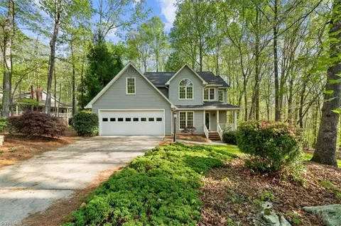 5532 Nightwood Dr, Randleman, NC 27317