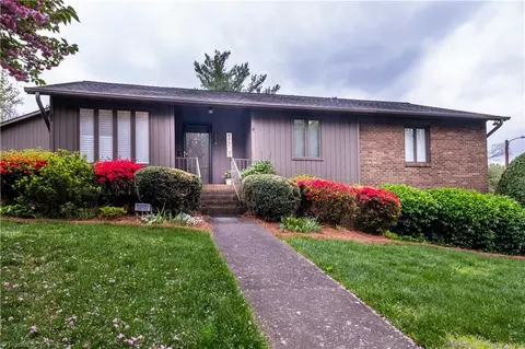 214 Ridgehaven Dr, Winston Salem, NC 27104