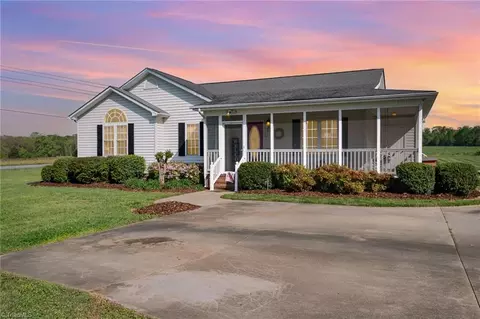 2613 Hayfield Dr, Asheboro, NC 27205