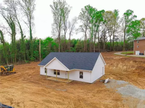 192 White Pine Ln, Lexington, NC 27292