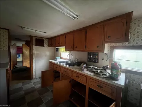 1164 Memorial Hwy E, Harmony, NC 28634 photo 7