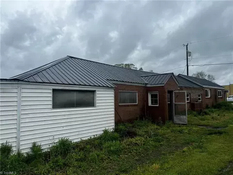 1164 Memorial Hwy E, Harmony, NC 28634
