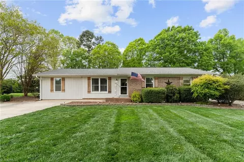 5211 Driftwood Dr, Davidson, NC 28036